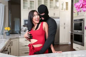 Anh Chồng yêu đáng thương và bà xã đã thay lòng thèm trai trẻ