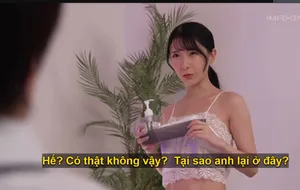 Sự kết hợp hoàn hảo giữa lụa màu da thịt và giày cao gót tạo nên vẻ đẹp cổ điển cho nữ thần