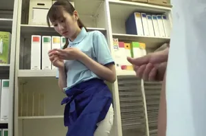 Em gái nóng bỏng hoàn hảo bị một gã lạ mặt quan hệ qua đường hậu môn (phơi bày trước công chúng)